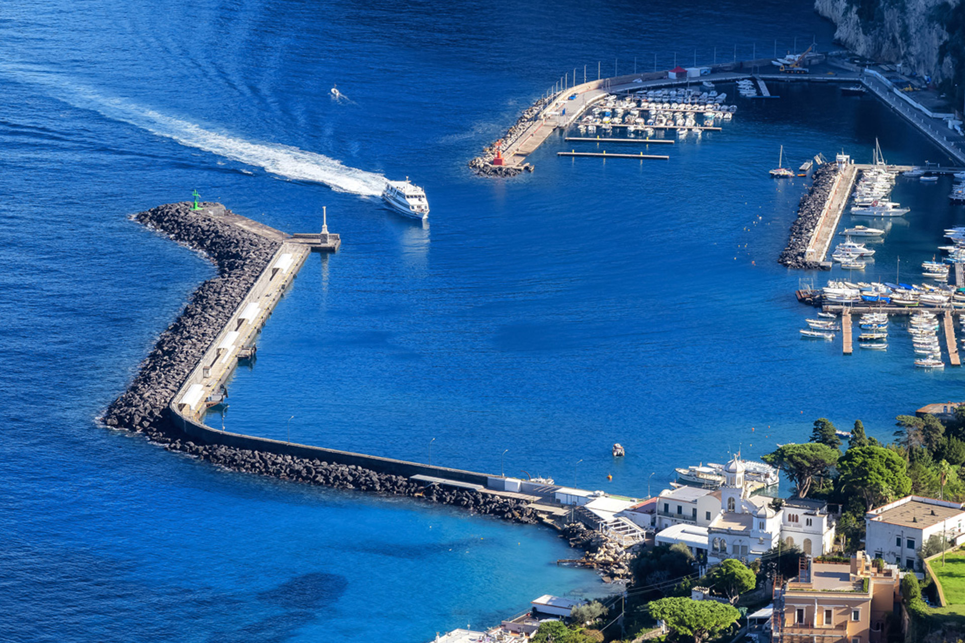 Antonio Capri Boats