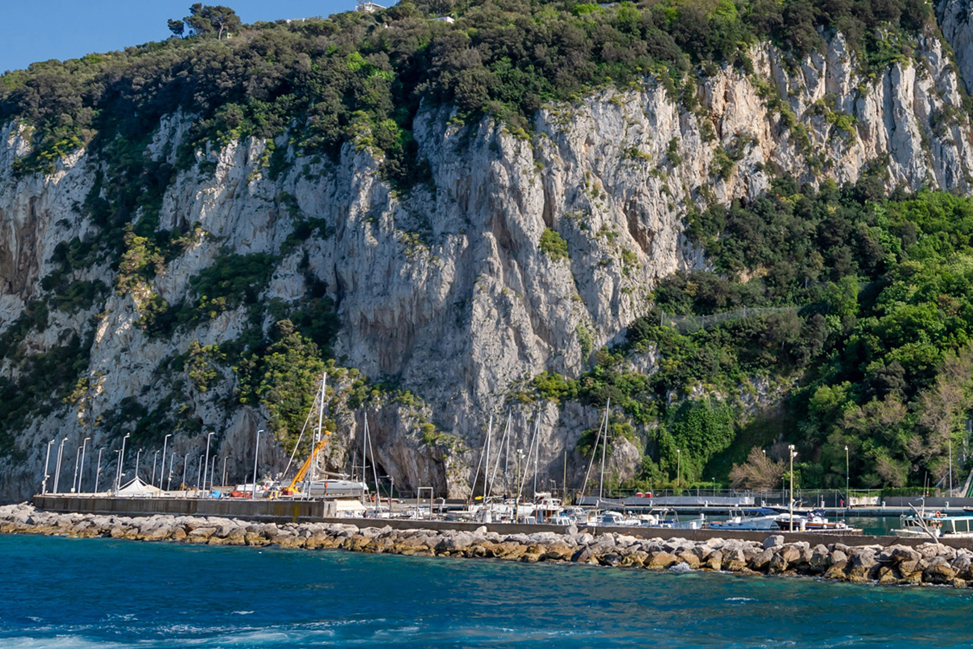 Noleggio barche a Capri: il modo migliore per scoprire l’isola