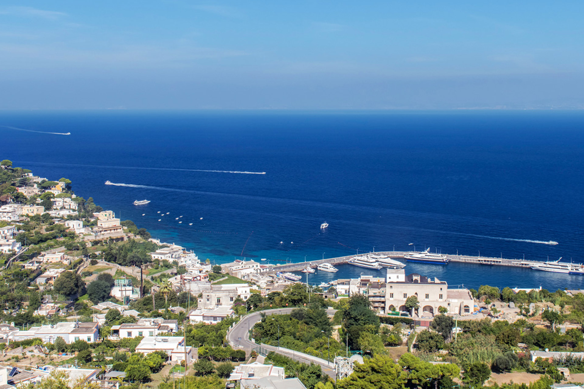 Prenotare una barca a Capri: quando farlo e come trovare le migliori offerte
